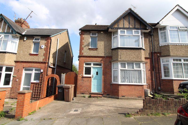 Alton Road, Luton 3 bed semidetached house £1,200 pcm (£277 pw)