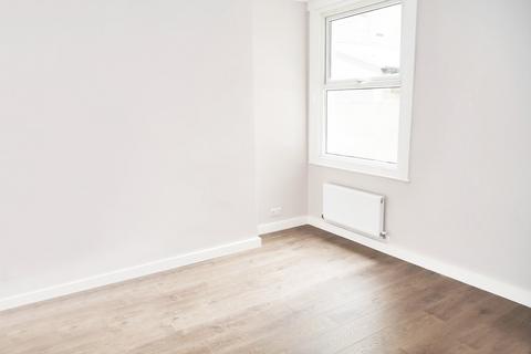 2 bedroom maisonette to rent, Boyd Road, Colliers Wood, London, SW19