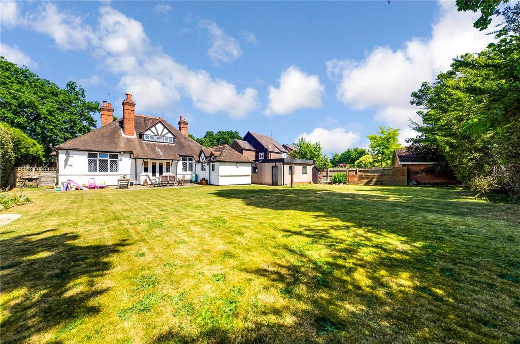 Armour Hill, Tilehurst, Reading, Berkshire, RG31 5 bed detached house