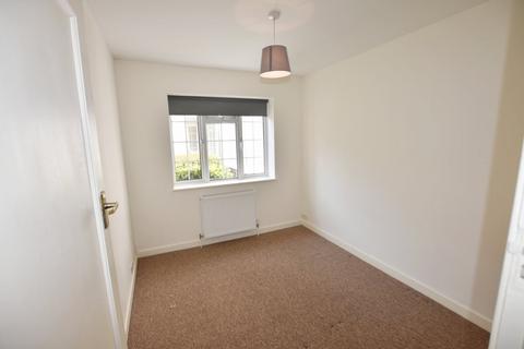 2 bedroom flat to rent, Okehampton Close, London, N12