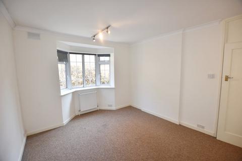 2 bedroom flat to rent, Okehampton Close, London, N12