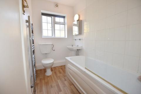 2 bedroom flat to rent, Okehampton Close, London, N12