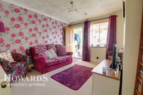 3 bedroom terraced house to rent, Cambridge Road, Lowestoft