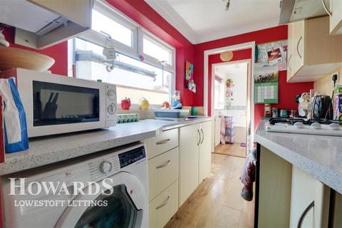 3 bedroom terraced house to rent, Cambridge Road, Lowestoft