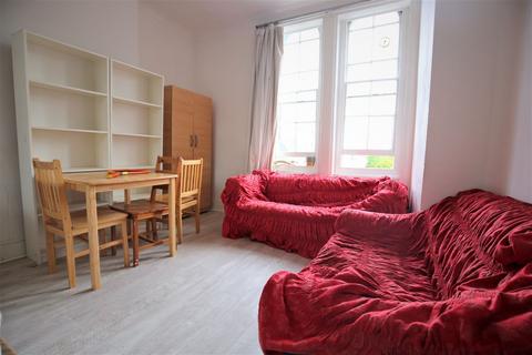 3 bedroom flat to rent, London N19