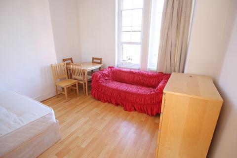 3 bedroom flat to rent, London N19