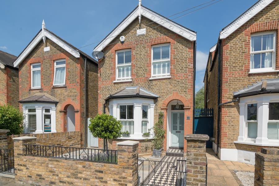 Deacon Road, Kingston upon Thames KT2 5 bed detached house £1,100,000
