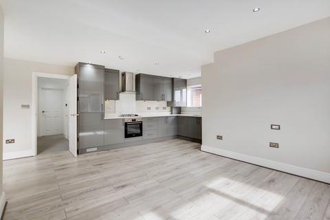 3 bedroom flat to rent, St. Dunstans Avenue, Acton, W3 6QL