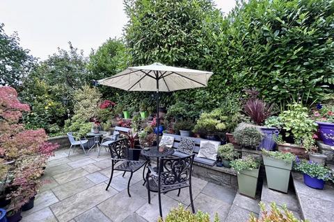 16 Avenue Crescent, Abergavenny, NP7 7DE
