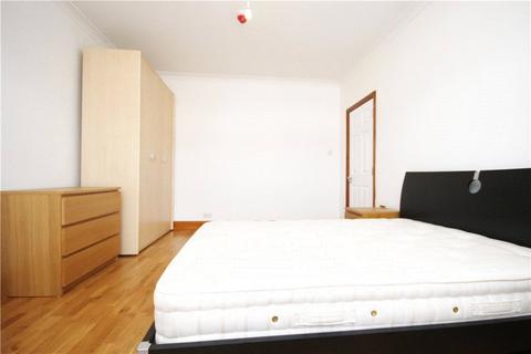 1 bedroom in a house share to rent - Taunton Avenue, Hounslow, TW3