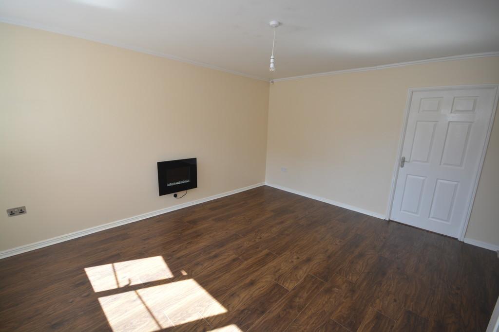Hatters Court, Bedworth 3 bed end of terrace house £795 pcm (£183 pw)