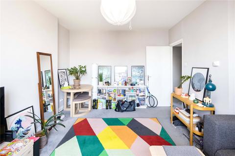 1 bedroom terraced house to rent, Amhurst Road, London, E8