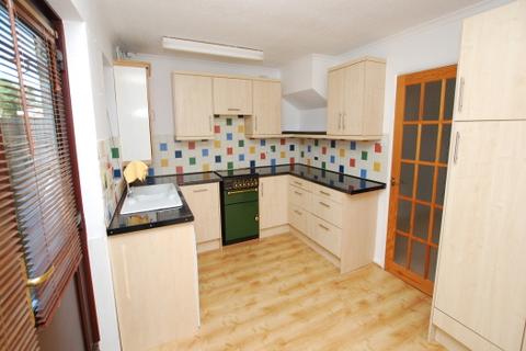 3 bedroom end of terrace house to rent, CUTLERS WAY