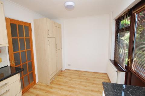 3 bedroom end of terrace house to rent, CUTLERS WAY