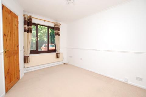 3 bedroom end of terrace house to rent, CUTLERS WAY