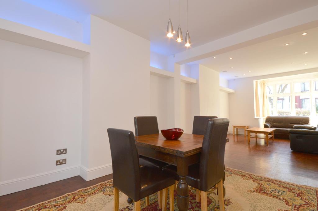 Topsham Road, Tooting Bec 3 bed terraced house £2,100 pcm (£485 pw)