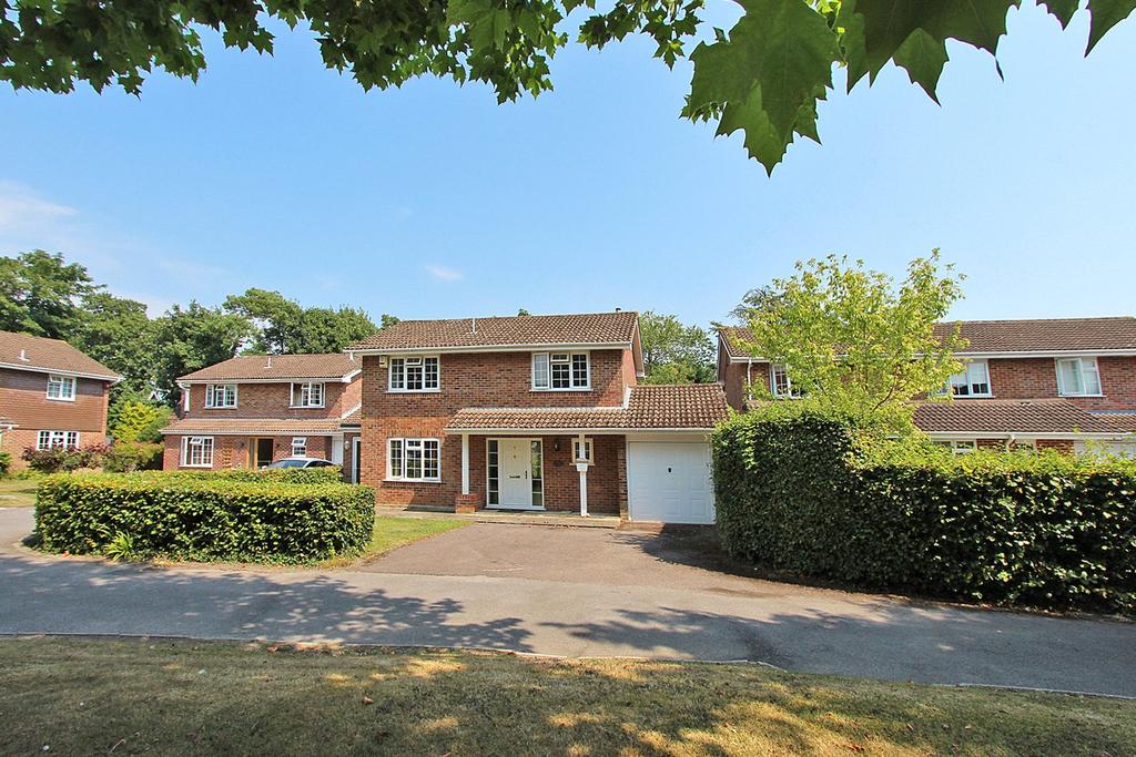 Oakenbrow, Sway, Lymington, Hampshire, SO41 4 bed detached house £565,000