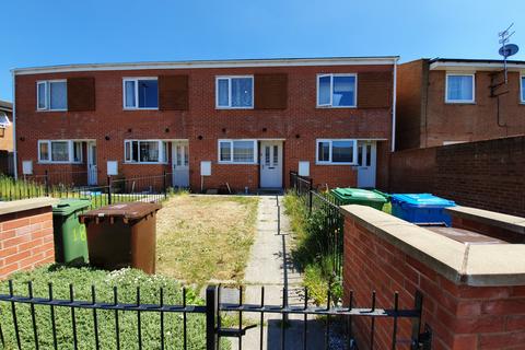 2 bedroom terraced house to rent, Bushmoor Walk, Manchester, M13