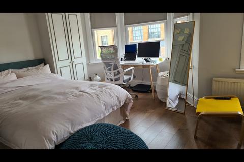 1 bedroom in a house share to rent, LATIMER ROAD , NORTH KENSINGTON, LONDON W10
