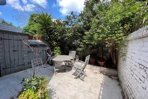 1 bedroom in a house share to rent, LATIMER ROAD , NORTH KENSINGTON, LONDON W10
