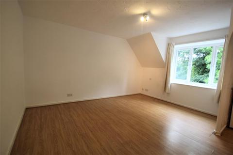 Studio to rent, Thackeray Lodge, Hatton Road, Bedfont