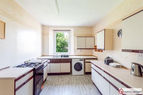 2 bedroom flat to rent, James Street, Stirling FK8