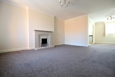 4 bedroom townhouse to rent, Delamere Gardens, Wakefield, WF1