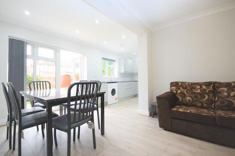 3 bedroom flat to rent, Cecil Road, Acton, W3 0DA