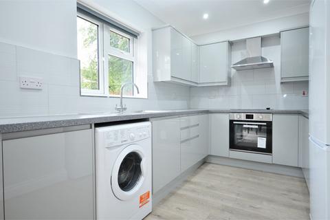 3 bedroom flat to rent, Cecil Road, Acton, W3 0DA