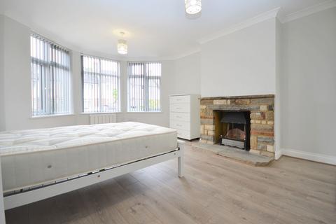 3 bedroom flat to rent, Cecil Road, Acton, W3 0DA
