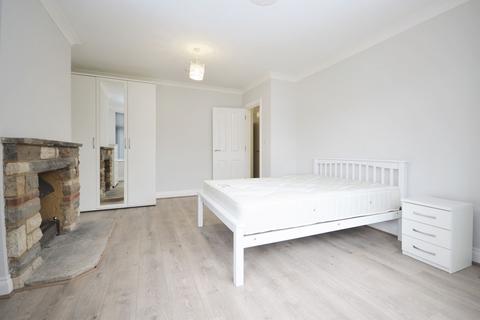 3 bedroom flat to rent, Cecil Road, Acton, W3 0DA