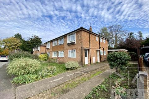 2 bedroom apartment to rent, Hereford Close, Epsom KT18