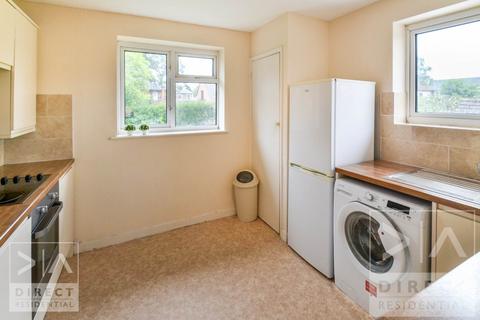 2 bedroom apartment to rent, Hereford Close, Epsom KT18