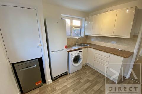 2 bedroom apartment to rent, Hereford Close, Epsom KT18