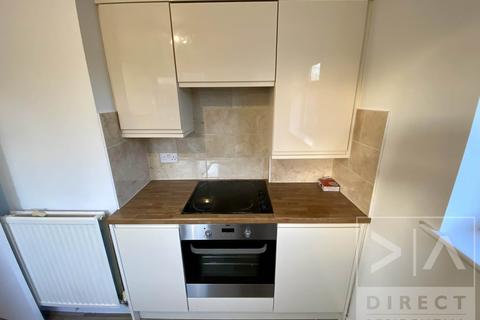 2 bedroom apartment to rent, Hereford Close, Epsom KT18