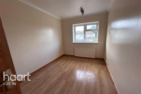 3 bedroom semi-detached house to rent, Stoneygate Road, Luton