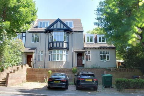2 bedroom flat to rent, Heathhurst Road, South Croydon CR2