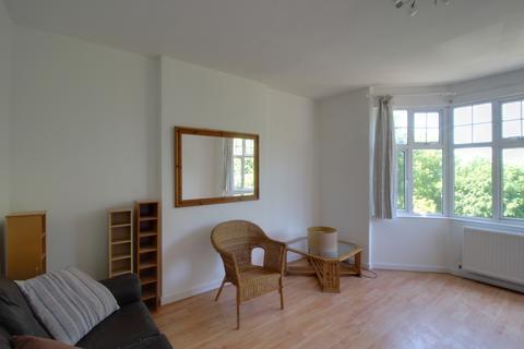 2 bedroom flat to rent, Heathhurst Road, South Croydon CR2