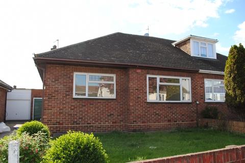 2 bedroom bungalow to rent - Hunter Drive, Hornchurch