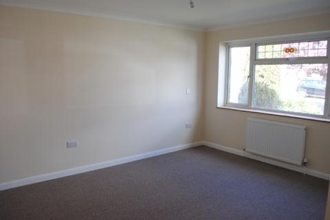 2 bedroom bungalow to rent - Hunter Drive, Hornchurch