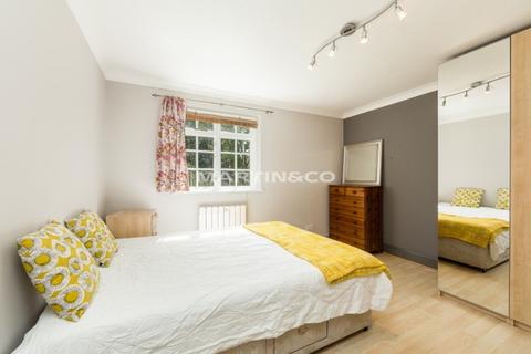 2 bedroom ground floor flat to rent, Southfields Court, Southfields