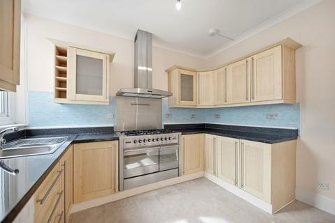 3 bedroom terraced house to rent, Winter Road, Southsea
