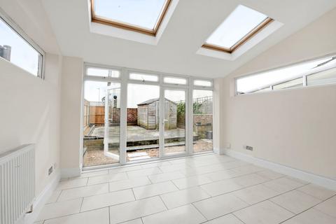 3 bedroom terraced house to rent, Winter Road, Southsea
