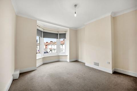 3 bedroom terraced house to rent, Winter Road, Southsea