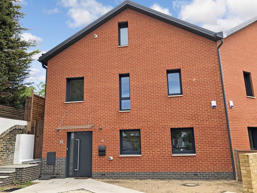 Northbrook Road, ILFORD, IG1 4 bed semidetached house £685,000