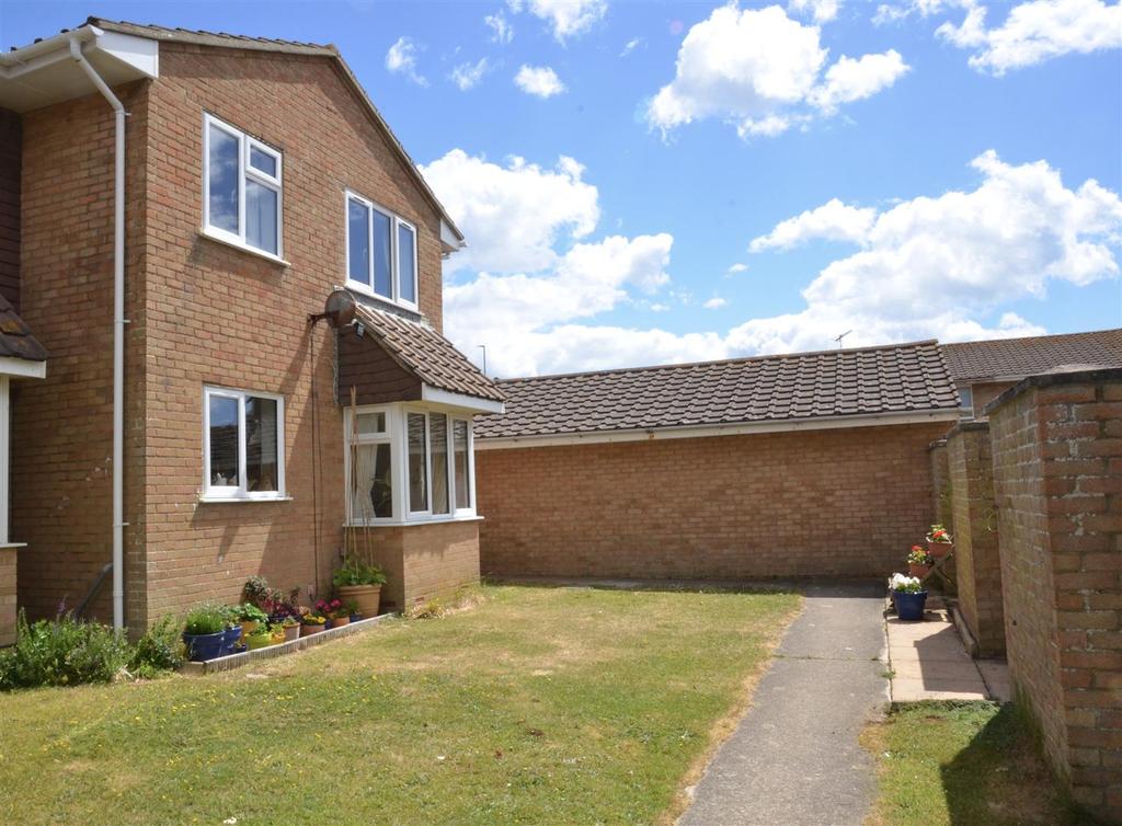 St. Crispians, Seaford 2 bed semidetached house £250,000