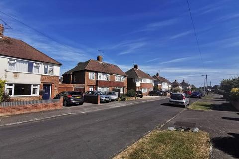 3 bedroom detached house to rent, Mayfield Drive, Reading, RG4
