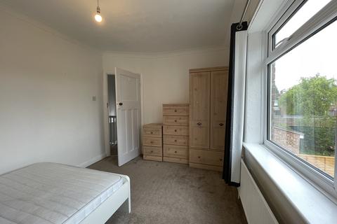 3 bedroom detached house to rent, Mayfield Drive, Reading, RG4