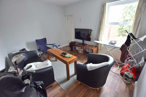 3 bedroom terraced house to rent, Crescent Road, Reading