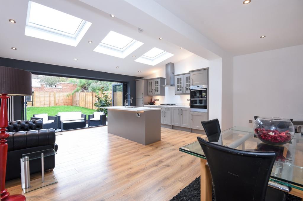 Tilehurst Road Earlsfield SW18 4 bed house £3,250 pcm (£750 pw)
